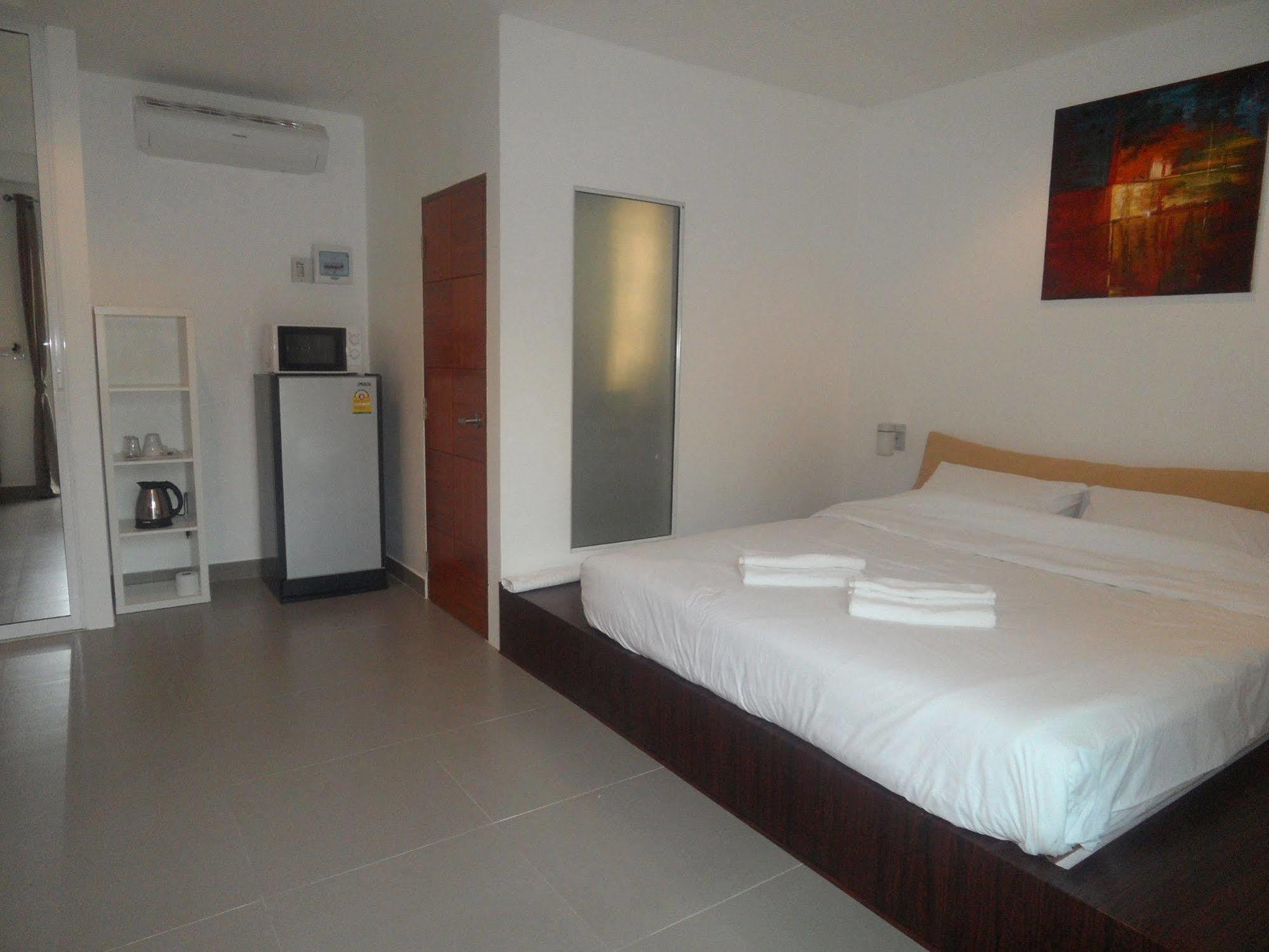 פאטאיה Gp Rooms Pool Guesthouse מראה חיצוני תמונה